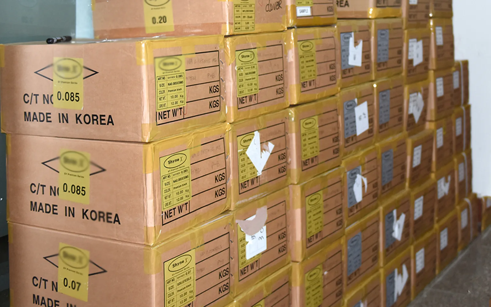 Estoque de fibra PBT coreana no almoxarifado de matéria-prima