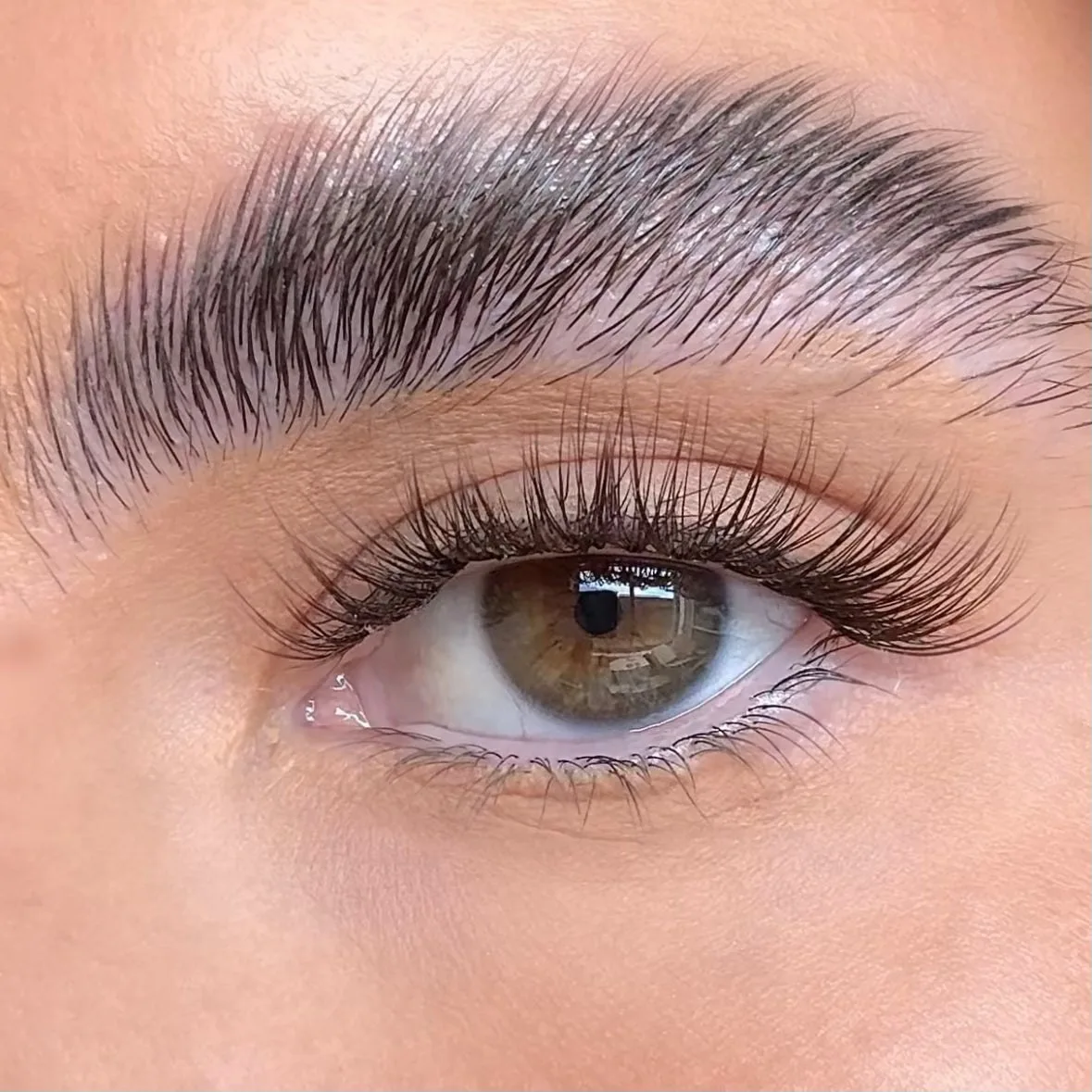 Estilo de cílios Natural — aplicação finalizada, foto de cliente